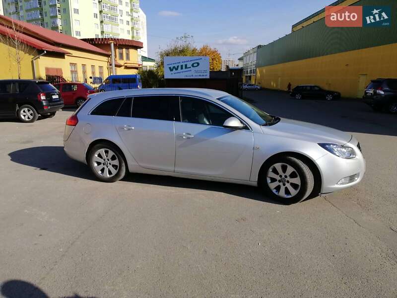 Універсал Opel Insignia 2013 в Івано-Франківську