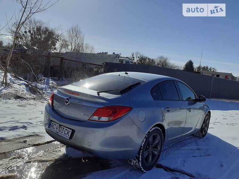 Седан Opel Insignia 2013 в Луцке