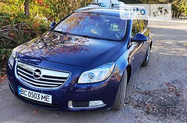 Универсал Opel Insignia 2010 в 
