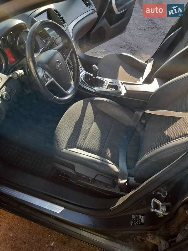 Универсал Opel Insignia 2011 в Коростене