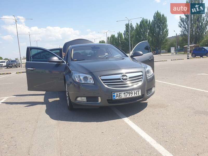 Седан Opel Insignia 2011 в Дніпрі