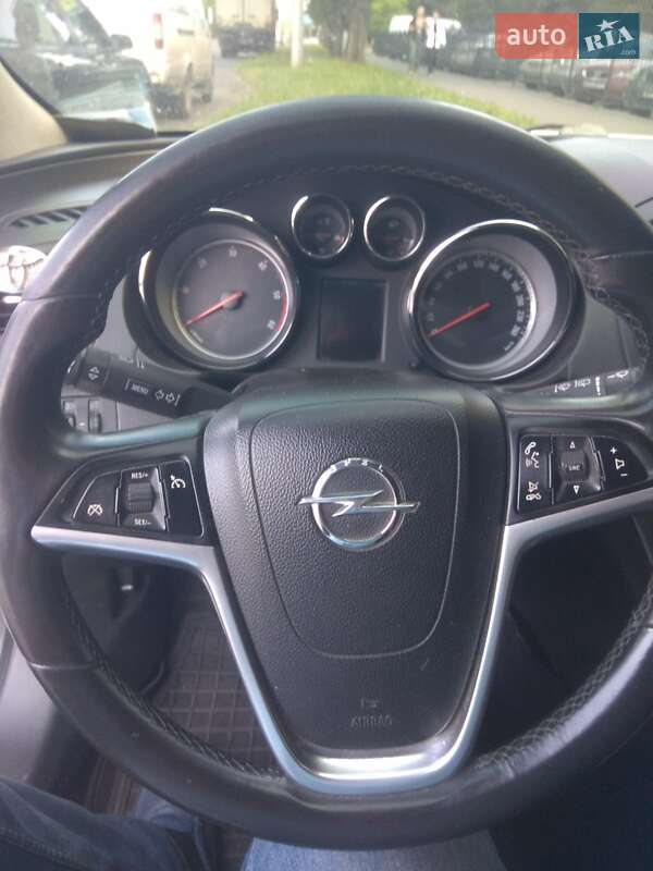 Opel Insignia 2011