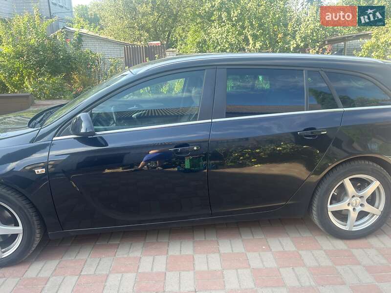 Универсал Opel Insignia 2014 в Киеве