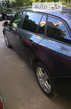 Универсал Opel Insignia 2011 в 