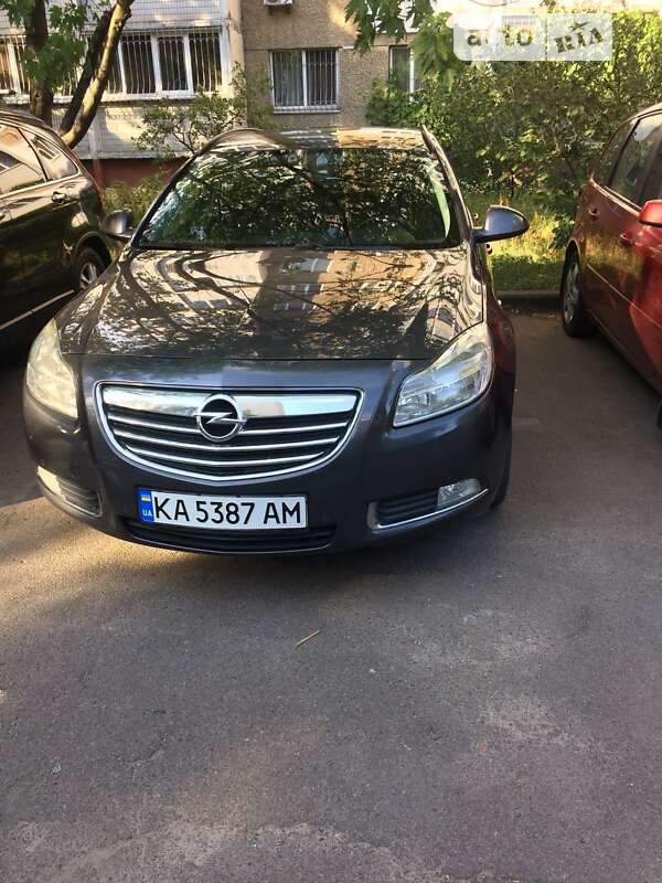 Универсал Opel Insignia 2011 в 