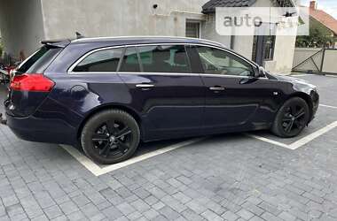 Универсал Opel Insignia 2012 в 