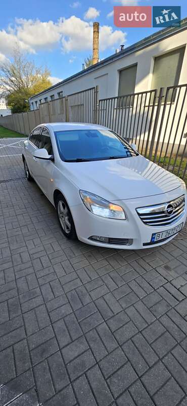Седан Opel Insignia 2012 в Львове