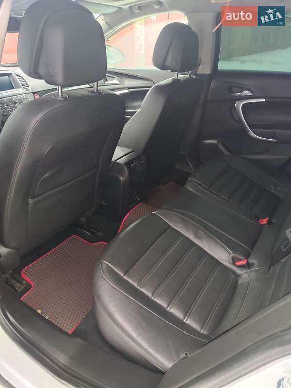 Універсал Opel Insignia 2013 в Полтаві