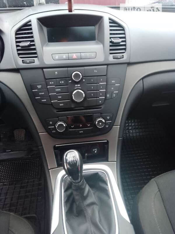 Универсал Opel Insignia 2013 в Староконстантинове