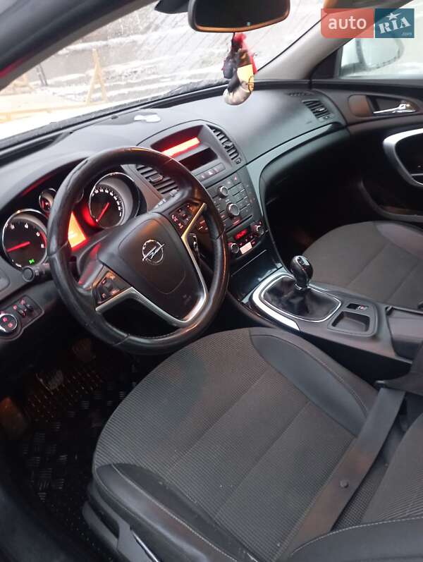 Универсал Opel Insignia 2011 в Виноградове