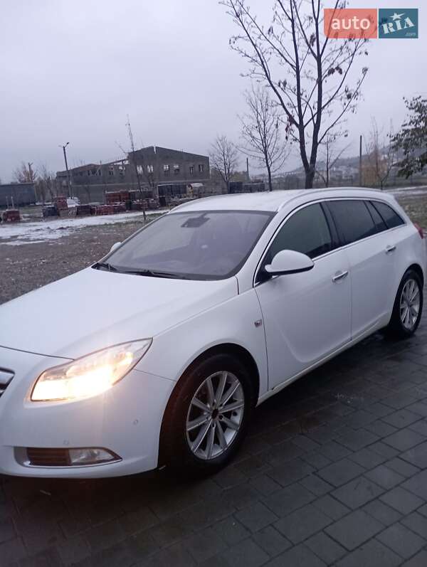 Универсал Opel Insignia 2011 в Виноградове