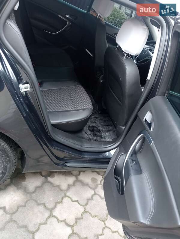Універсал Opel Insignia 2014 в Шепетівці