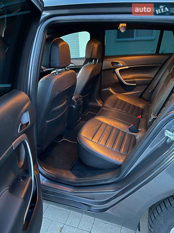 Универсал Opel Insignia 2012 в Ровно