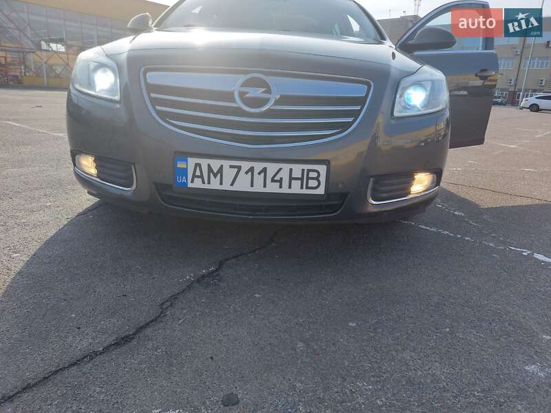 Універсал Opel Insignia 2010 в Житомирі