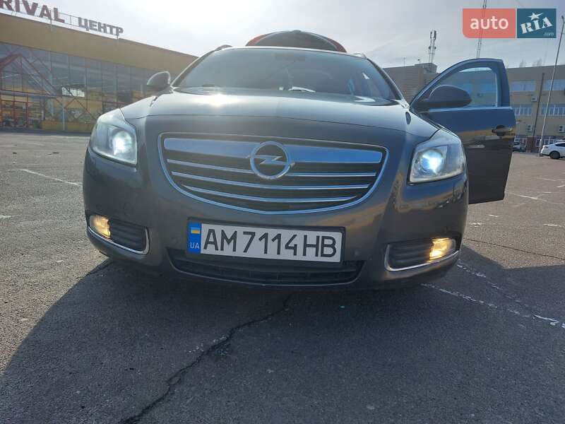 Універсал Opel Insignia 2010 в Житомирі