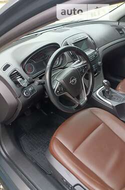 Седан Opel Insignia 2013 в Рахові