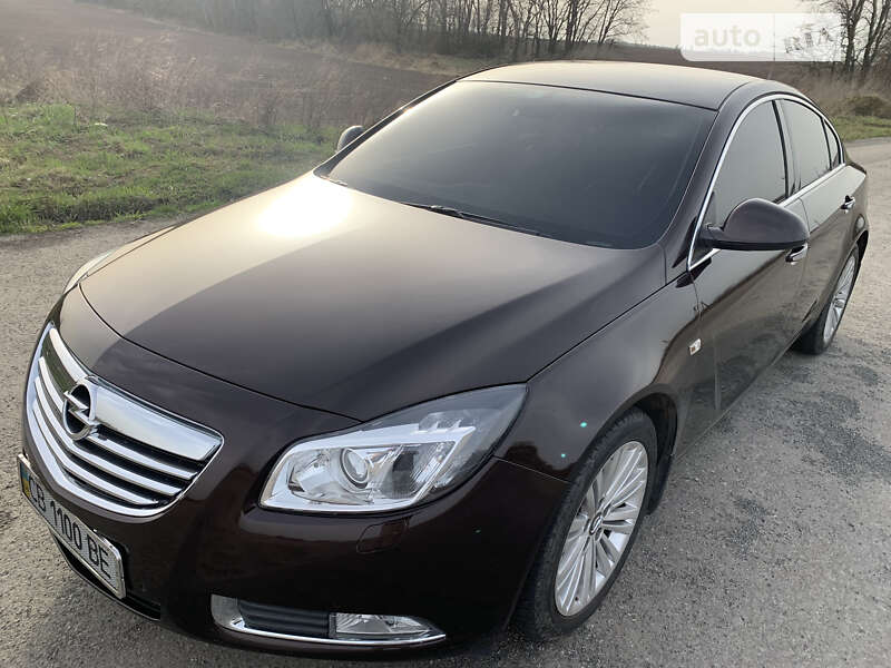 Седан Opel Insignia 2012 в Прилуках