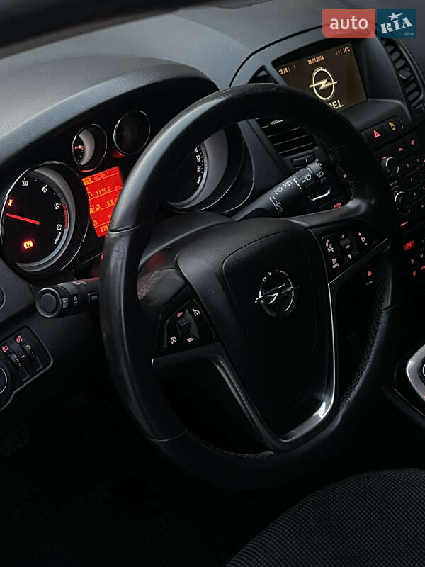 Седан Opel Insignia 2012 в Киеве