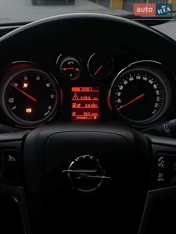 Седан Opel Insignia 2012 в Киеве