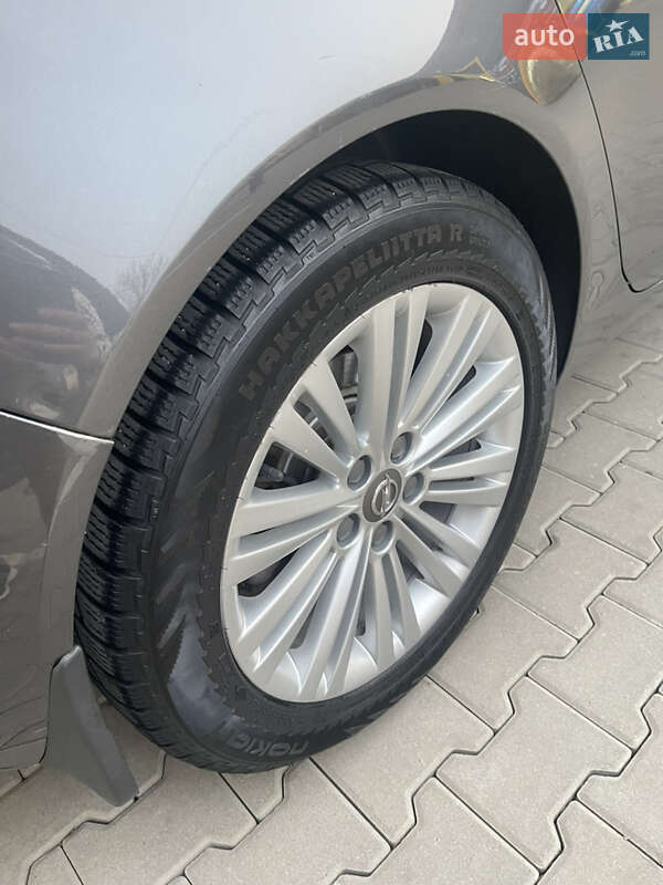 Седан Opel Insignia 2012 в Киеве