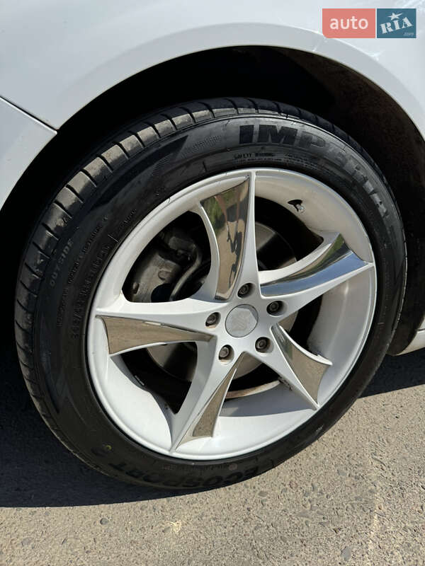Седан Opel Insignia 2010 в Чернівцях