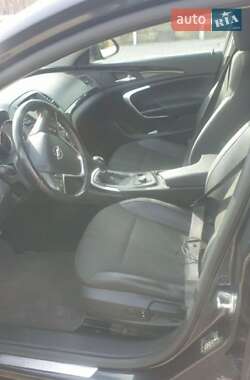 Универсал Opel Insignia 2012 в 