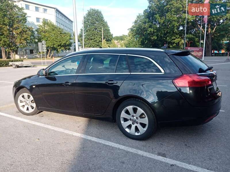 Універсал Opel Insignia 2011 в Почаєві