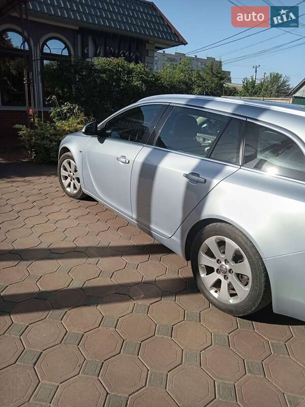 Универсал Opel Insignia 2012 в Раздельной