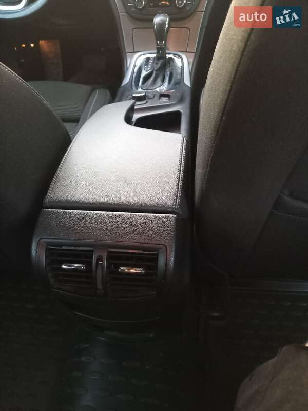 Универсал Opel Insignia 2012 в Раздельной