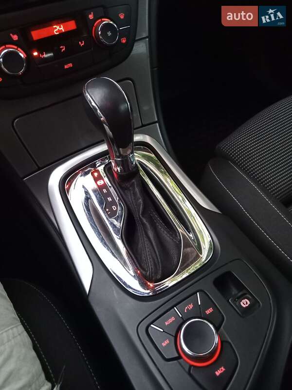 Универсал Opel Insignia 2012 в Раздельной