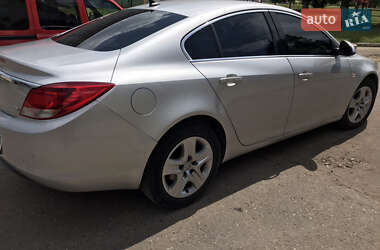 Седан Opel Insignia 2010 в Буську