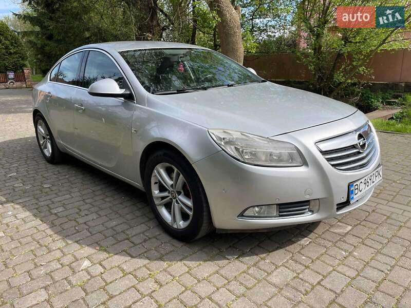 Седан Opel Insignia 2012 в Хмельницком