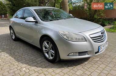 Седан Opel Insignia 2012 в Хмельницком