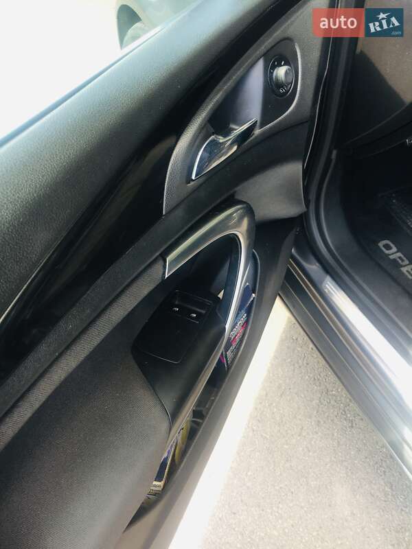 Ліфтбек Opel Insignia 2010 в Умані