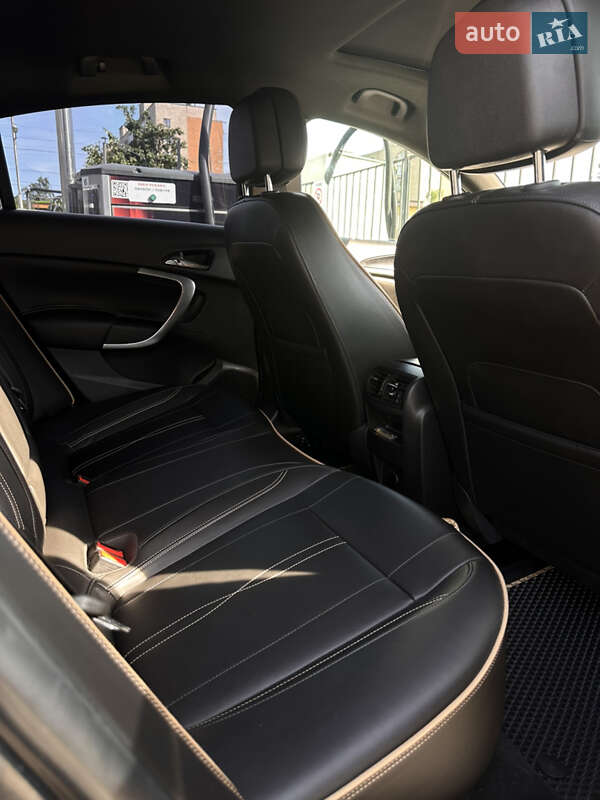 Седан Opel Insignia 2015 в Ивано-Франковске