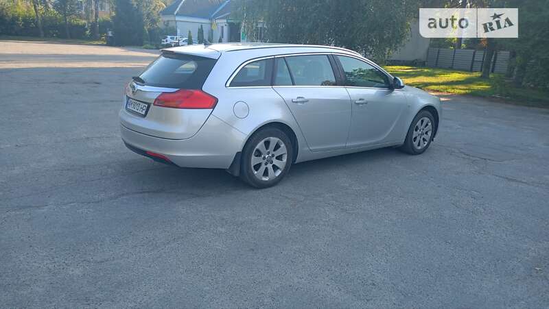 Универсал Opel Insignia 2010 в Звягеле