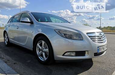 Универсал Opel Insignia 2011 в Хороле