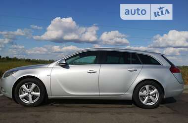 Универсал Opel Insignia 2011 в Хороле