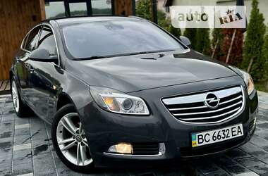 Седан Opel Insignia 2012 в Дрогобичі