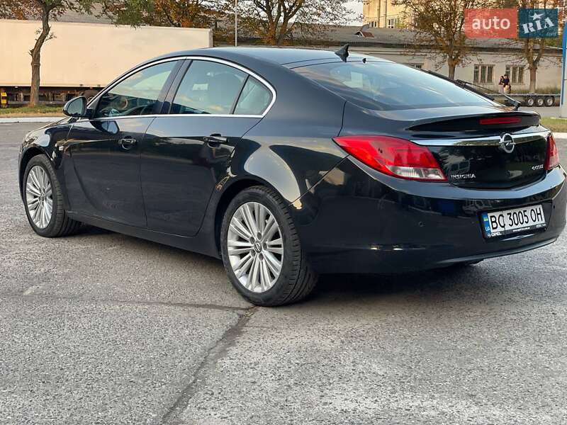 Седан Opel Insignia 2012 в Львове