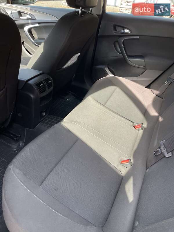 Седан Opel Insignia 2012 в Львове