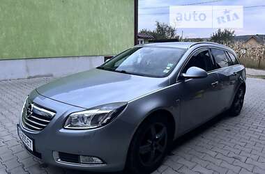 Универсал Opel Insignia 2010 в Сторожинце