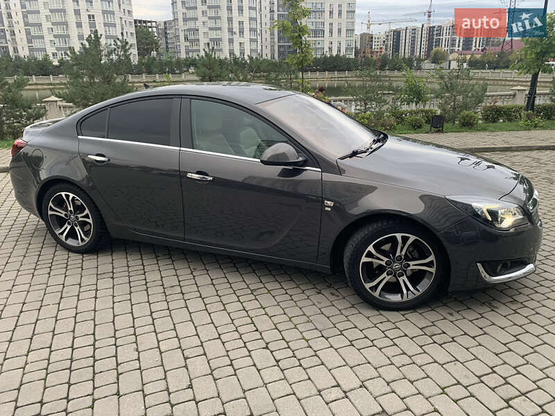 Седан Opel Insignia 2015 в Івано-Франківську
