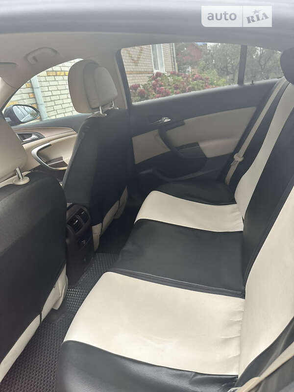 Седан Opel Insignia 2010 в Луцьку