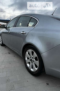 Седан Opel Insignia 2010 в Сарнах