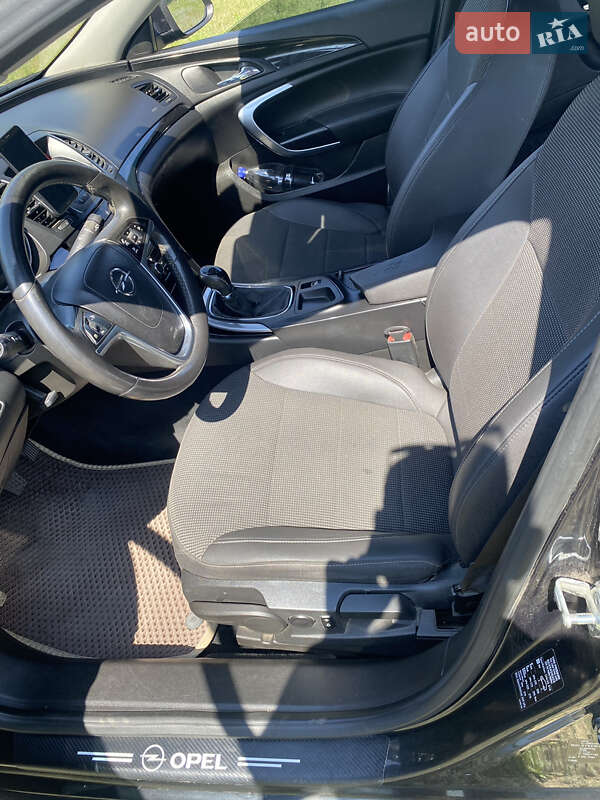 Седан Opel Insignia 2010 в Миргороді