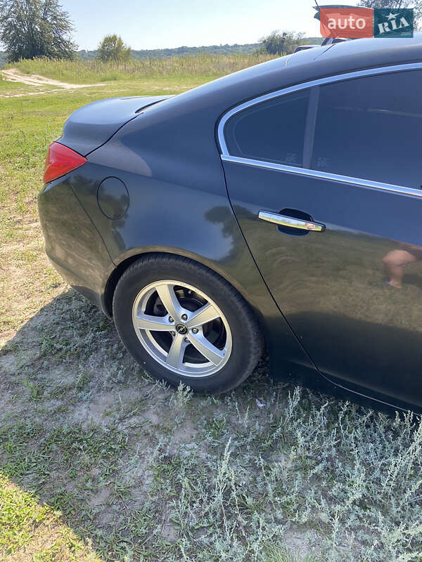 Седан Opel Insignia 2010 в Миргороді