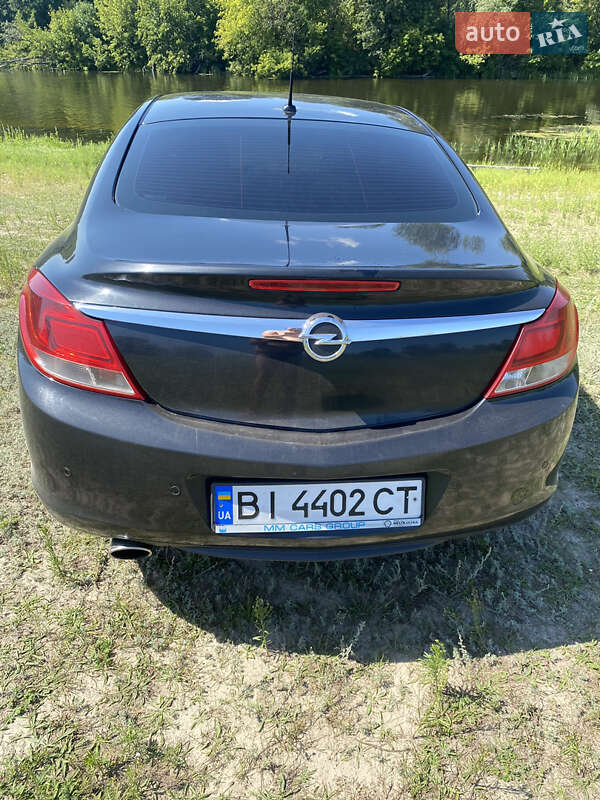 Седан Opel Insignia 2010 в Миргороді