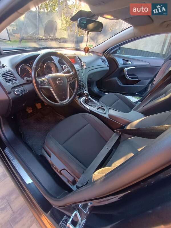 Универсал Opel Insignia 2011 в Сарнах
