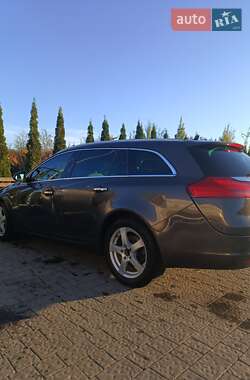 Универсал Opel Insignia 2012 в 